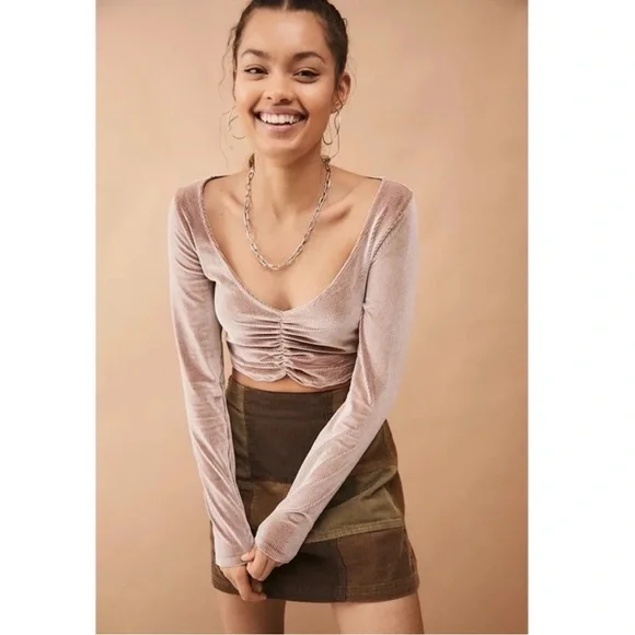 🛼 {PRICE FIRM} UO Ruched Ribbed Cropped Top - Picture 1 of 6